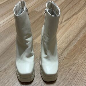 Olive Jaymes cream square toe platform Ankle Boots - Womens size 8